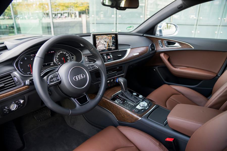 Интерьер Audi A6 Avant TDI Quattro (4G, C7) 2014 года  (WW) (фото 2 из 4)